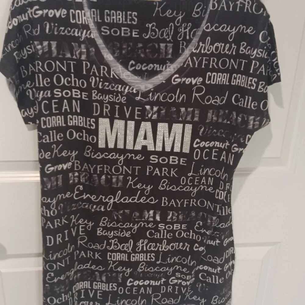 Miami V-Neck Black/White Logo Cute Fun Cities t-Shirt with Rhinestones Size XXL